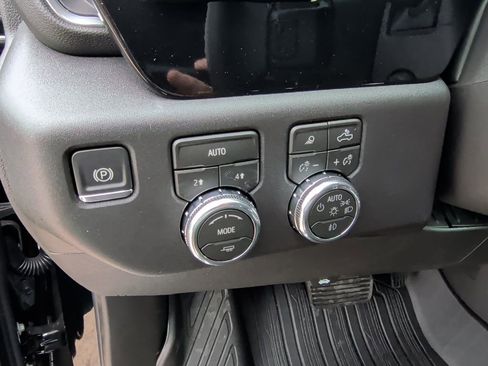 New 2026 GMC Sierra 1500 SLT image 16