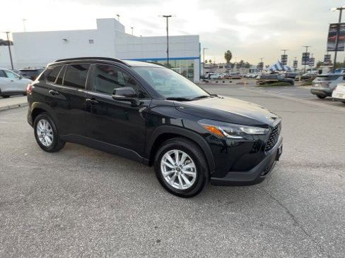 Used 2025 Toyota Corolla Cross LE image 2