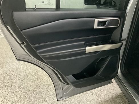 Used 2021 Ford Explorer XLT w/ Equipment Group 202A AWD/4WD image 19