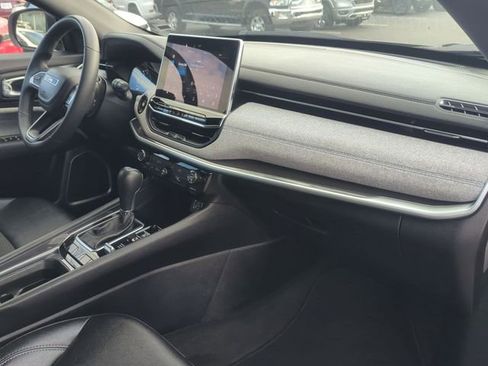 Used 2024 Jeep Compass Latitude image 34