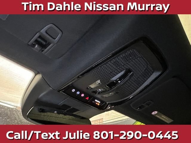 Used 2024 Cadillac Lyriq Luxury AWD/4WD image 32