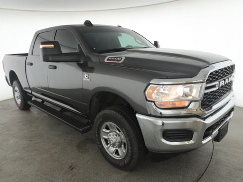 Used 2024 RAM 2500 Tradesman w/ Chrome Appearance Group image 11