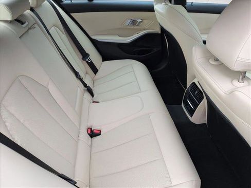Used 2025 BMW 330i Sedan w/ Convenience Package image 21