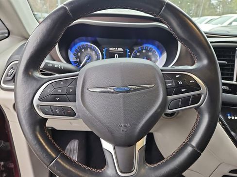 Used 2017 Chrysler Pacifica Touring-L w/ Tire & Wheel Group image 12