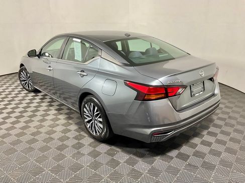 Used 2023 Nissan Altima 2.5 SV FWD image 11