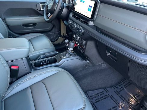 New 2026 Jeep Gladiator Mojave AWD/4WD image 18