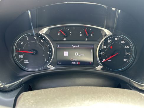 Used 2022 Chevrolet Equinox RS w/ Infotainment Package image 27