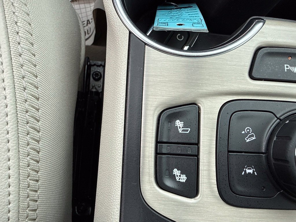 Used 2023 GMC Terrain Denali w/ LPO, Floor Liner Package AWD/4WD image 35
