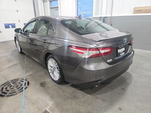 Used 2018 Toyota Camry XLE image 4