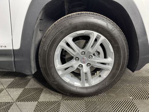 Used 2023 GMC Terrain SLE w/ Driver Convenience Package image 7