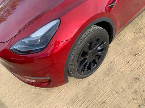 Used 2024 Tesla Model Y Long Range AWD/4WD image 2