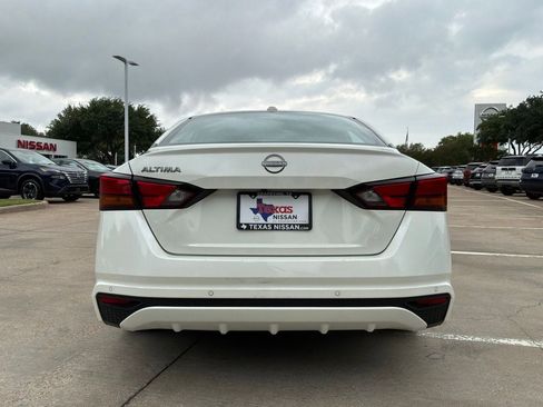 Used 2025 Nissan Altima 2.5 SV FWD image 7