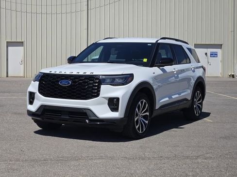 Used 2025 Ford Explorer ST-Line AWD/4WD image 3