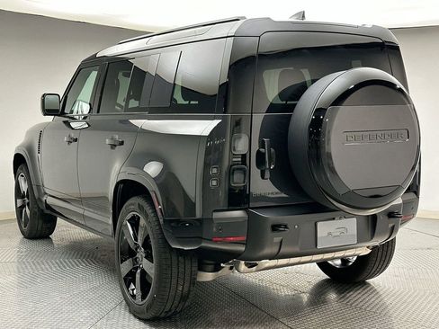 New 2026 Land Rover Defender 110 X-Dynamic SE image 11