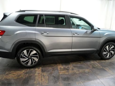Used 2024 Volkswagen Atlas SE AWD/4WD image 3