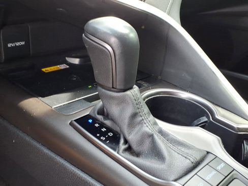 Used 2022 Toyota Camry XSE FWD image 16