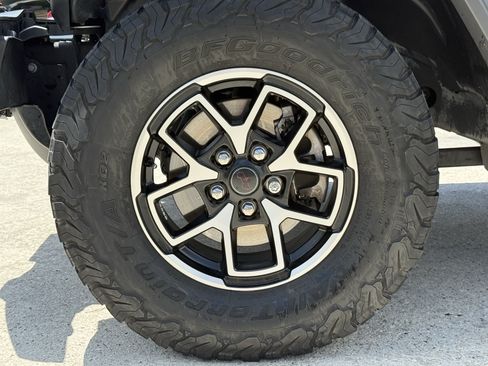 Used 2024 Jeep Wrangler Unlimited Rubicon w/ Technology Group AWD/4WD image 12