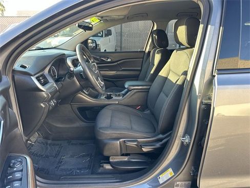 Used 2022 GMC Acadia SLE w/ Elevation Edition image 17