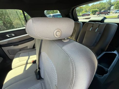 Used 2018 Ford Explorer FWD image 34