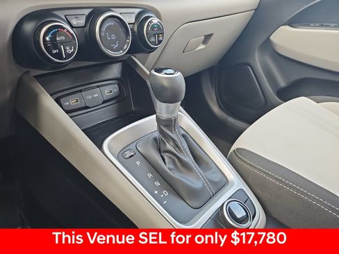 Used 2022 Hyundai Venue SEL FWD image 24