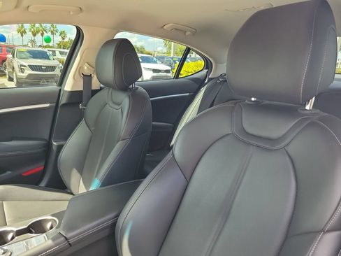 Certified 2025 Genesis G70 2.5T RWD image 16