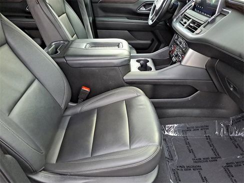 Used 2024 Chevrolet Suburban LT image 25
