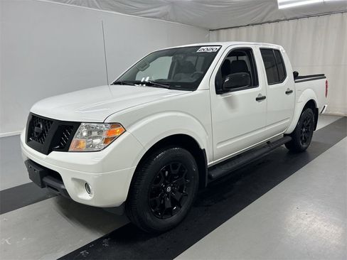 Used 2020 Nissan Frontier SV w/ Midnight Edition Floor Mats image 5