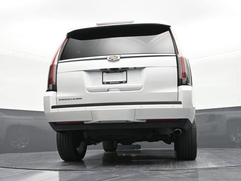 Used 2020 Cadillac Escalade 2WD image 23