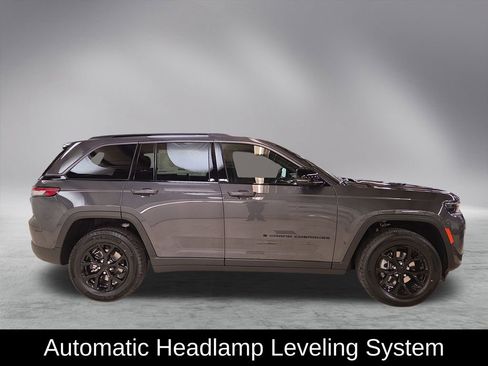 New 2026 Jeep Grand Cherokee Laredo image 5