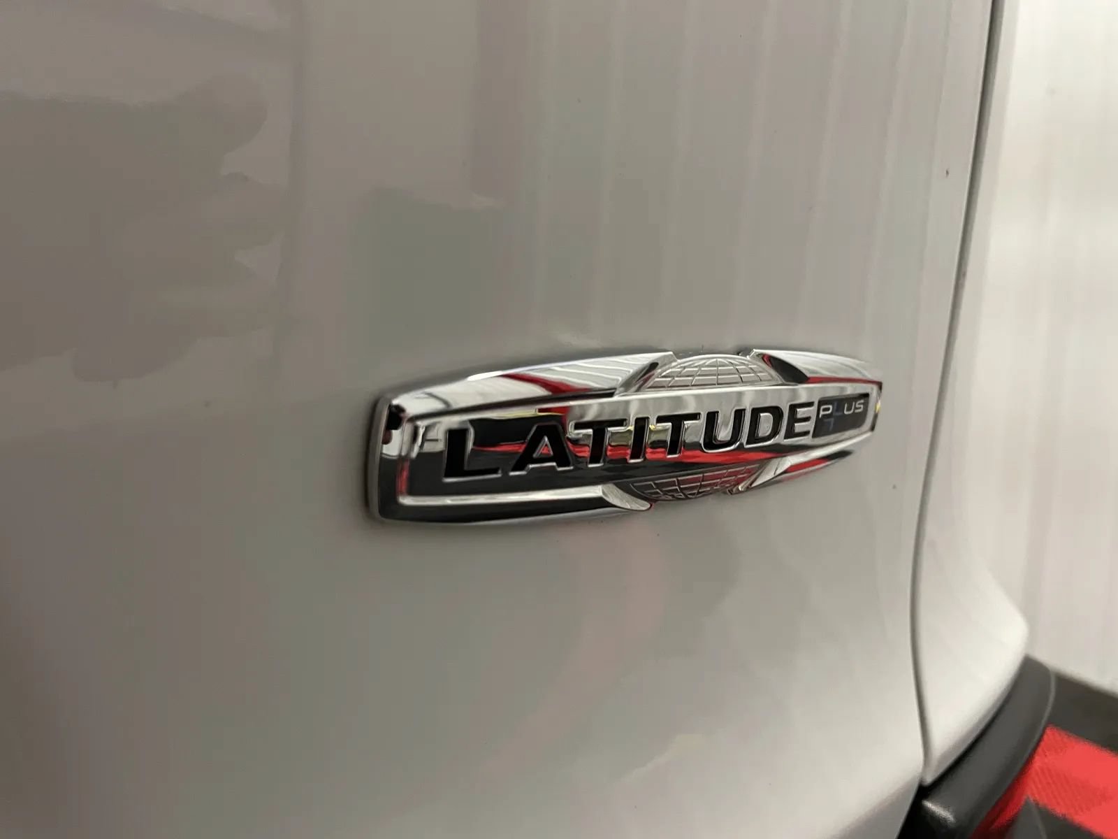 Used 2021 Jeep Cherokee Latitude Plus AWD/4WD image 16