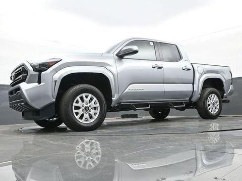 Used 2025 Toyota Tacoma SR5 RWD image 26