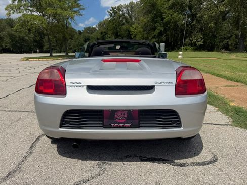 Used 2001 Toyota MR2 RWD image 6