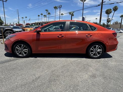 Used 2023 Kia Forte LXS w/ LXS Technology Package FWD image 3