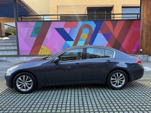 Used 2009 INFINITI G37 Journey w/ Premium Pkg image 2