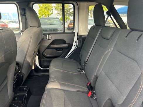 Used 2024 Jeep Wrangler Unlimited Sahara AWD/4WD image 17