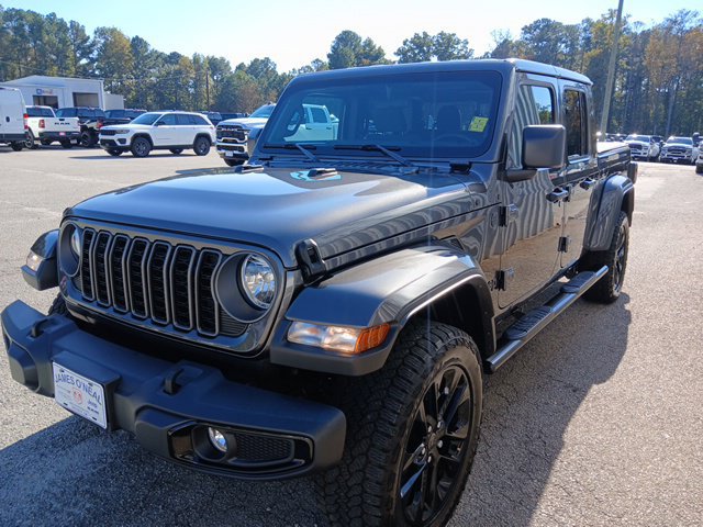 Used 2025 Jeep Gladiator Sport AWD/4WD image 13