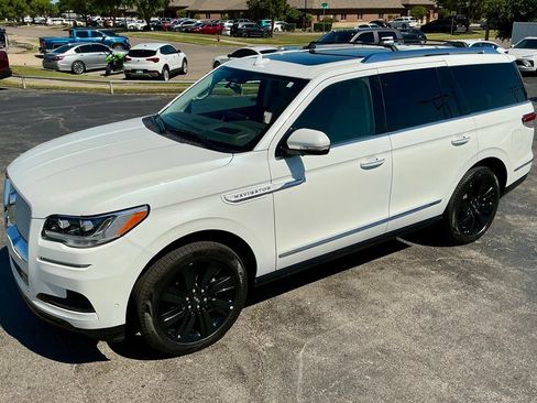 Used 2024 Lincoln Navigator Reserve w/ Monochromatic Package AWD/4WD image 5