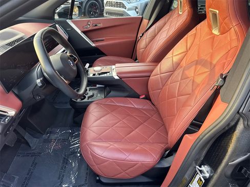 Used 2023 BMW iX xDrive50 w/ Premium Package image 9