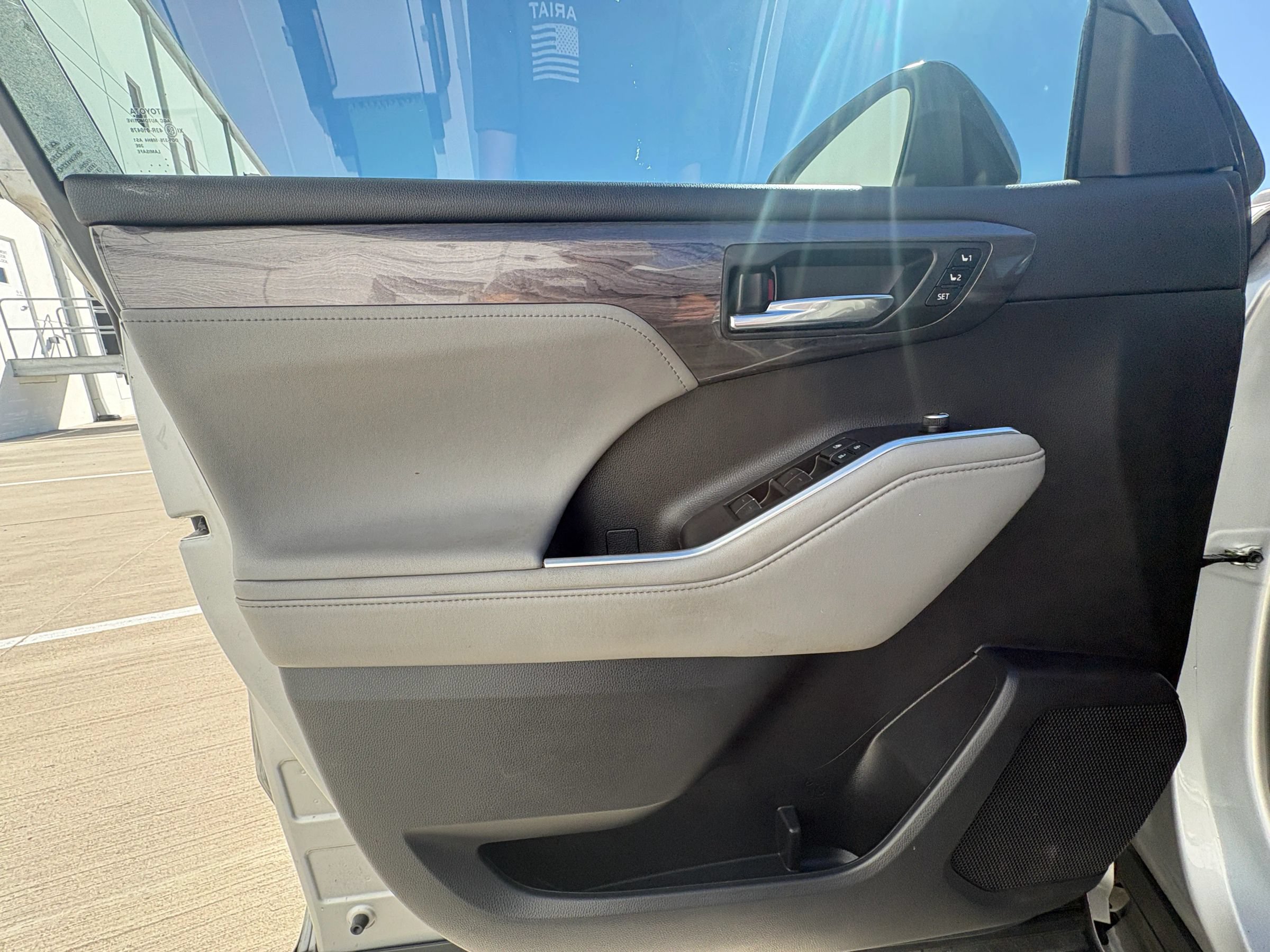 Used 2021 Toyota Highlander Platinum FWD image 25