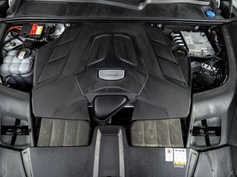 Used 2021 Porsche Cayenne Coupe image 35