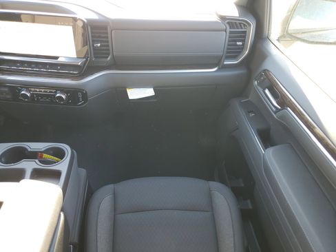 New 2025 GMC Sierra 1500 Elevation image 17