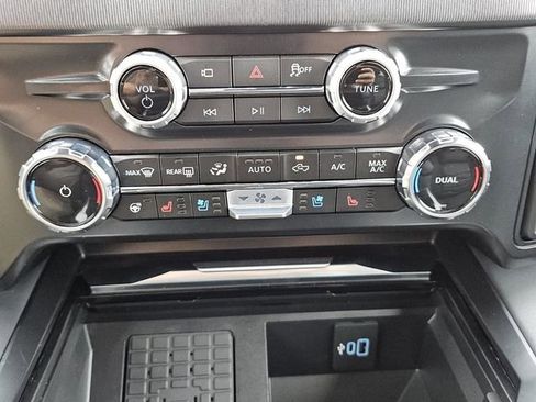 Used 2026 Ford F350 Platinum w/ FX4 Off-Road Package image 10