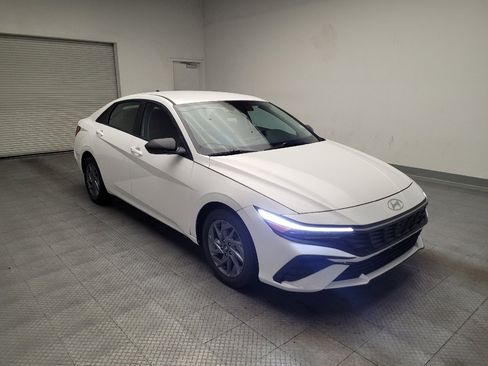 Used 2024 Hyundai Elantra SEL FWD image 13