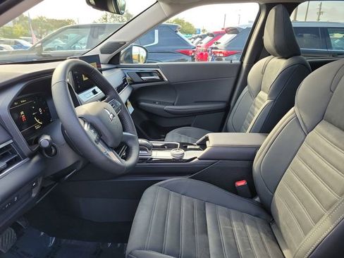 New 2026 Mitsubishi Outlander SE image 17