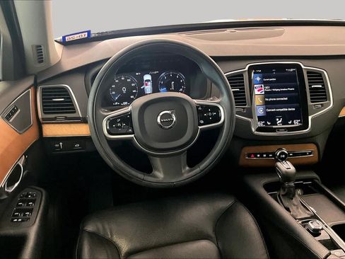 Used 2022 Volvo XC90 T5 Momentum w/ Climate Package FWD image 16