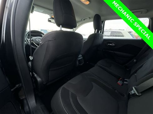 Used 2015 Jeep Cherokee Latitude image 18