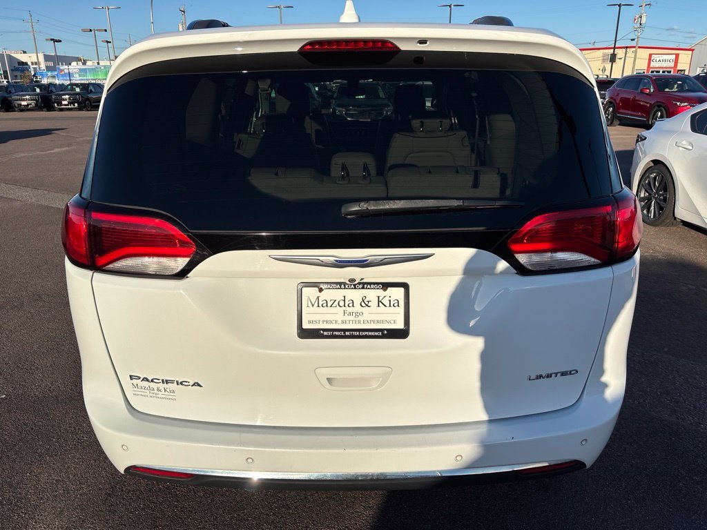 Used 2018 Chrysler Pacifica Limited FWD image 6