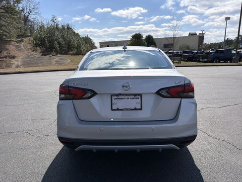 Used 2021 Nissan Versa SV image 6