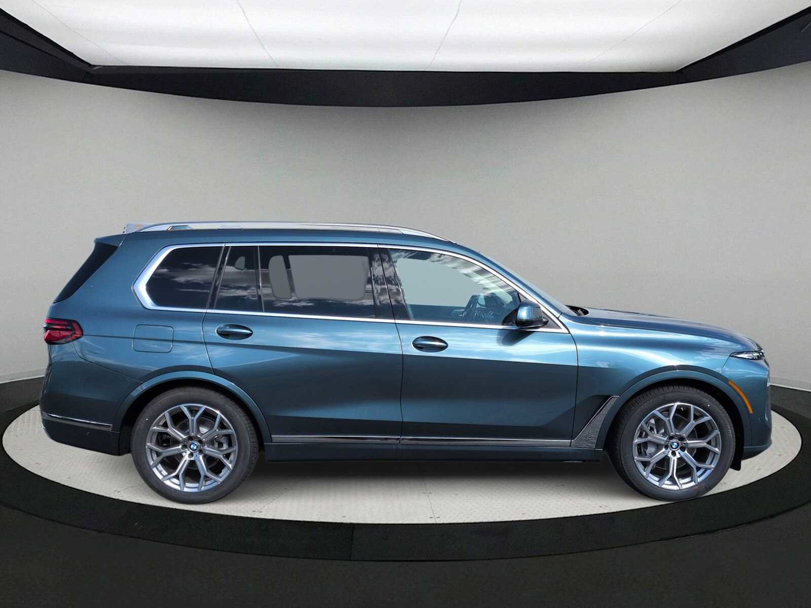 Used 2026 BMW X7 xDrive40i AWD/4WD image 9