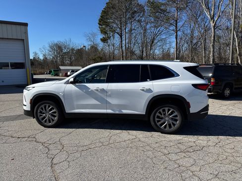 Used 2025 Buick Enclave Preferred image 8